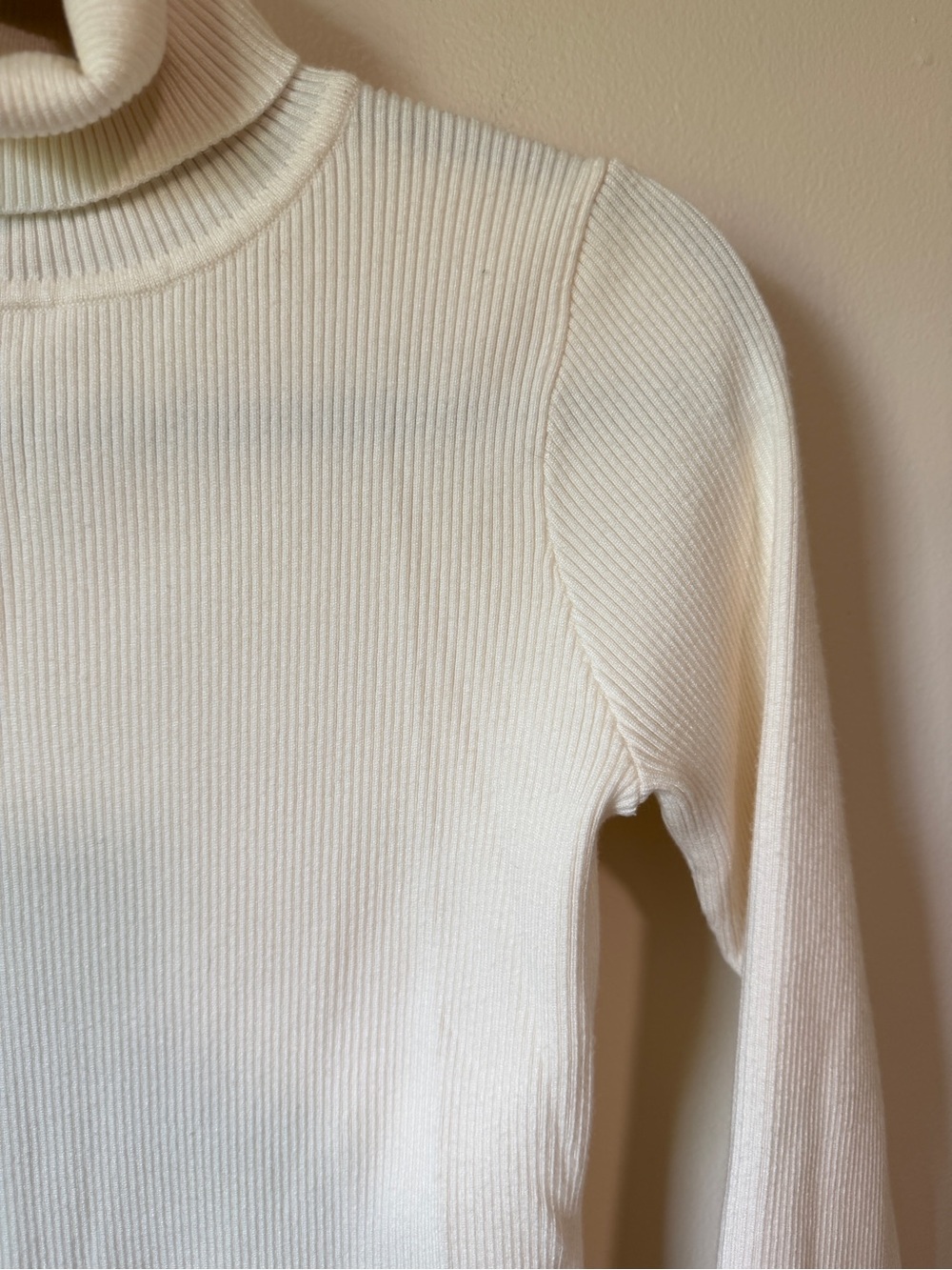 Tuckernuck Winter White Arlo Ribbed Turtleneck size small chic classic - Picture 7 of 8